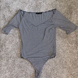Straight quarter sleeve bodysuit